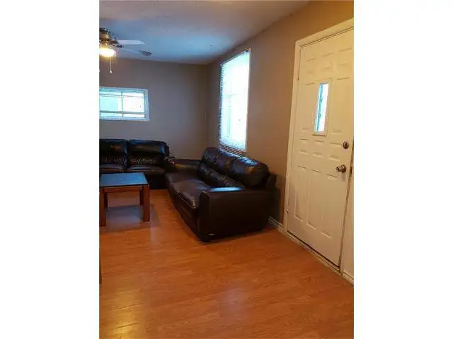 House with oversized Garage, 4 Bed, Big lot, extra parking