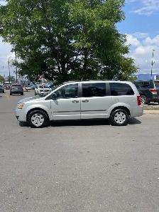 2009 Dodge Grand Caravan SE  /  152,000 KMS  /  1 OWNER - Photo 2