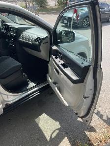 2009 Dodge Grand Caravan SE  /  152,000 KMS  /  1 OWNER - Photo 7