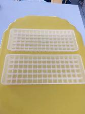 2 BACS SILICONE MINI-GLACONS $5.00 LES2 1 PRESSE-ORANGE $5.00