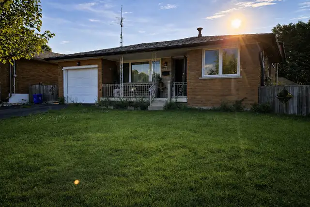 3-Bedroom Upper Unit – Near Mohawk College