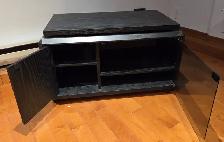 Beau meuble TV noir compact sur roulettes – Tablette pivotante – - Photo 4