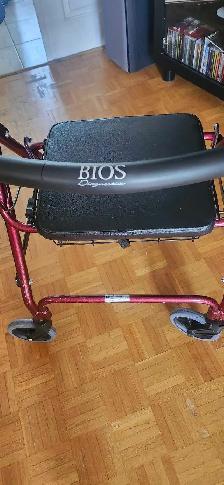 Deanbulateur Bios de couleur bourgogne 125$