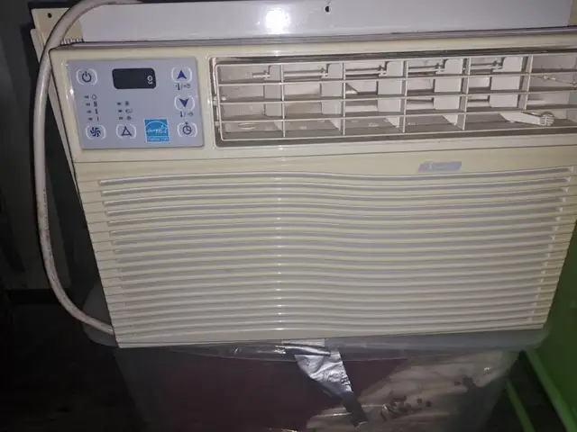 Home window air conditioner