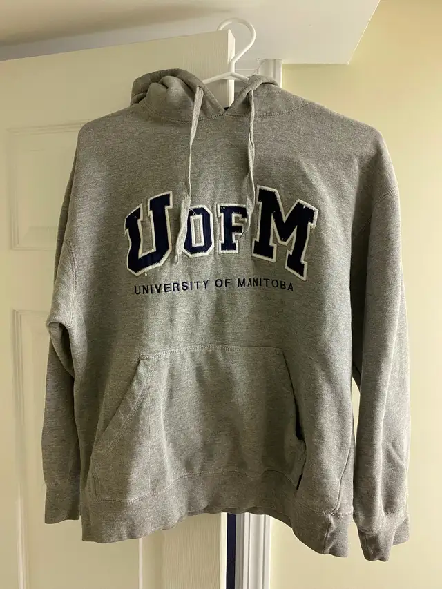 Vintage U of M , University of Manitoba Hoodie size small,