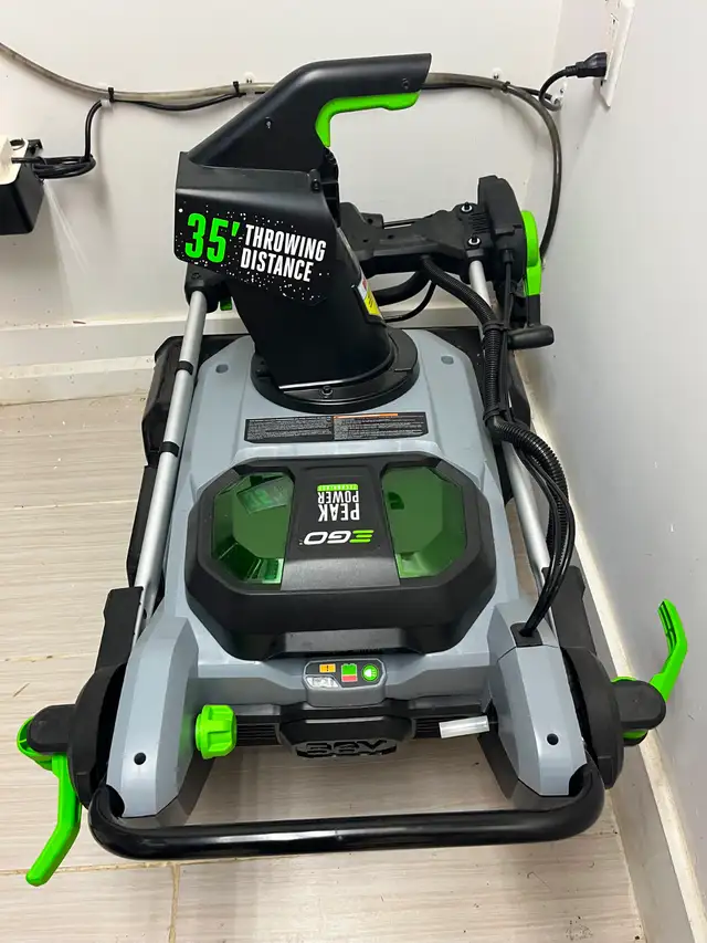 Souffleuse à neige sans fil - EGO POWER  de 56 V, 21 po