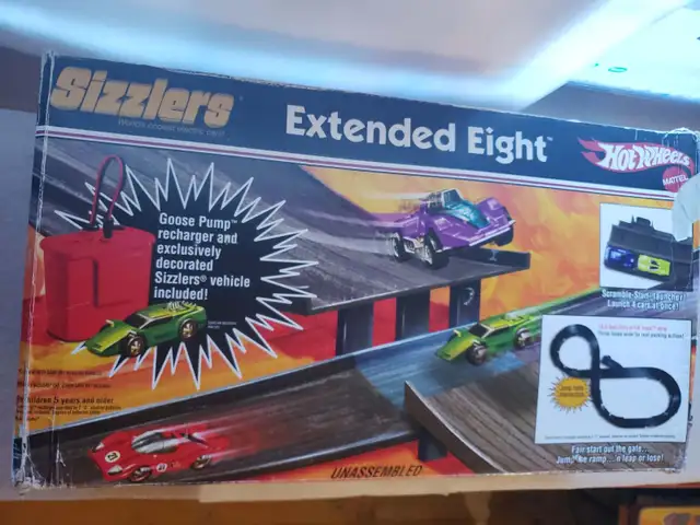 Hot Wheels Sizzlers Extended Eight