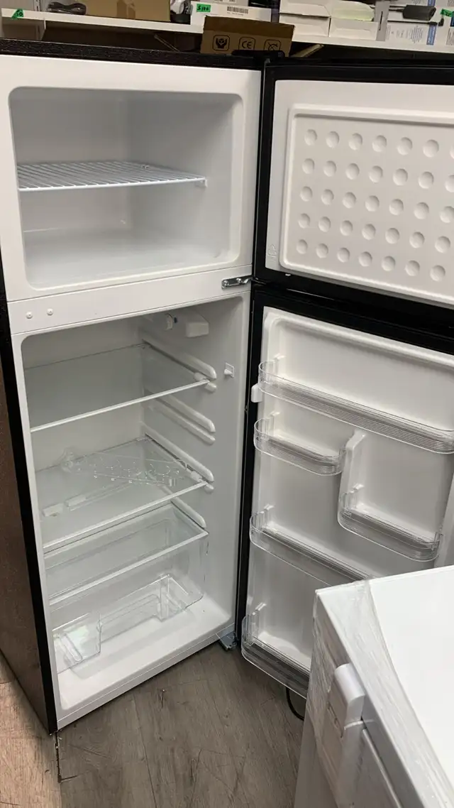 Frigidaire 7.5 Cu Ft Top-Freezer Fridge