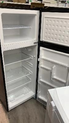 Frigidaire 7.5 Cu Ft Top-Freezer Fridge