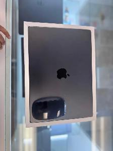 apple Macbook Pro M5 - Like new - Photo 3