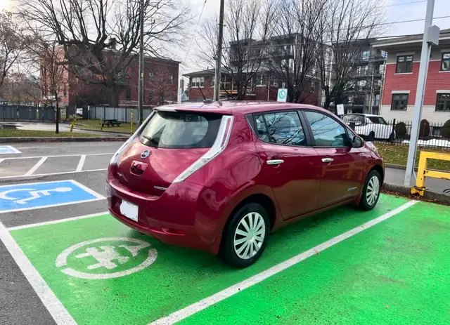 Nissan Leaf S