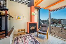 Bright, High ceiling Victoria Downtown Studio Apartment for rent - Photo 5