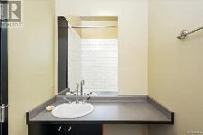 Bright, High ceiling Victoria Downtown Studio Apartment for rent - Photo 9