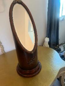 round gentlemen dressing mirror