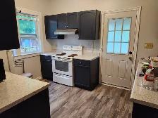 Clean, furnished rooms in male or female house, 5 min. to UoW