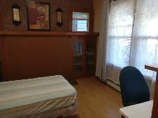 Clean, furnished rooms in male or female house, 5 min. to UoW - Photo 5