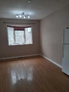 Bright, Renovated 2 Bed Main Floor in Allendale - Pet Friendly - Photo 4