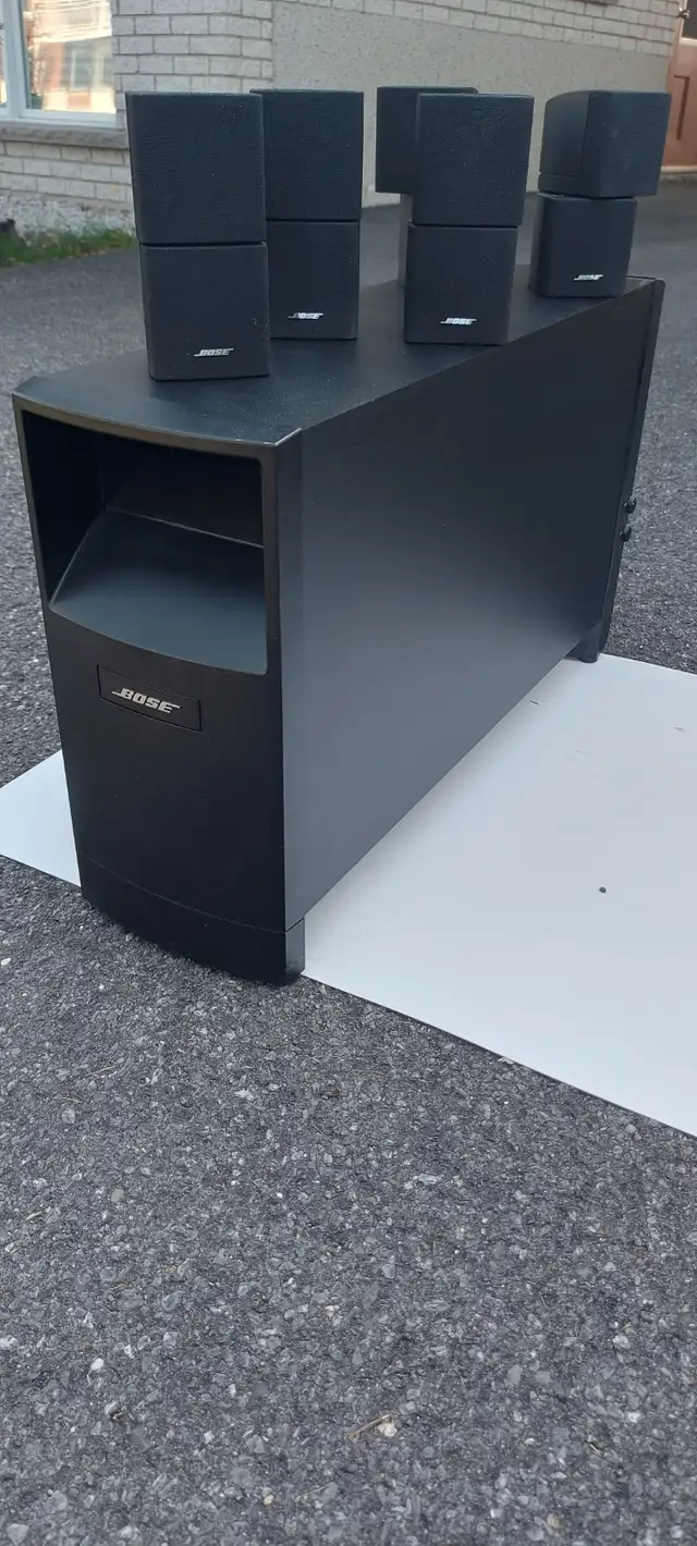 Ensembles 5= mini boites de sons, doublés BOSE, avec Subwoofer