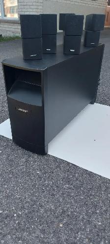 Ensembles 5= mini boites de sons, doublés BOSE, avec Subwoofer
