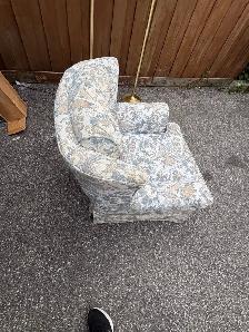 Free delivery used Vintage Floral Sofas 3 seat & 1 seat - Photo 6