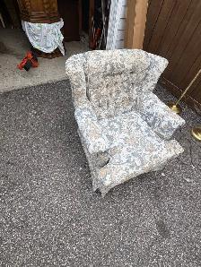Free delivery used Vintage Floral Sofas 3 seat & 1 seat - Photo 8