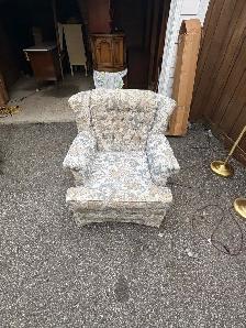 Free delivery used Vintage Floral Sofas 3 seat & 1 seat - Photo 9