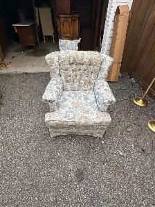 Free delivery used Vintage Floral Sofas 3 seat & 1 seat - Photo 10