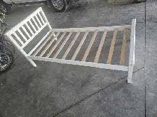 Twin bed frame - Photo 2