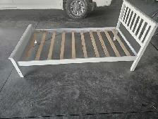 Twin bed frame - Photo 3