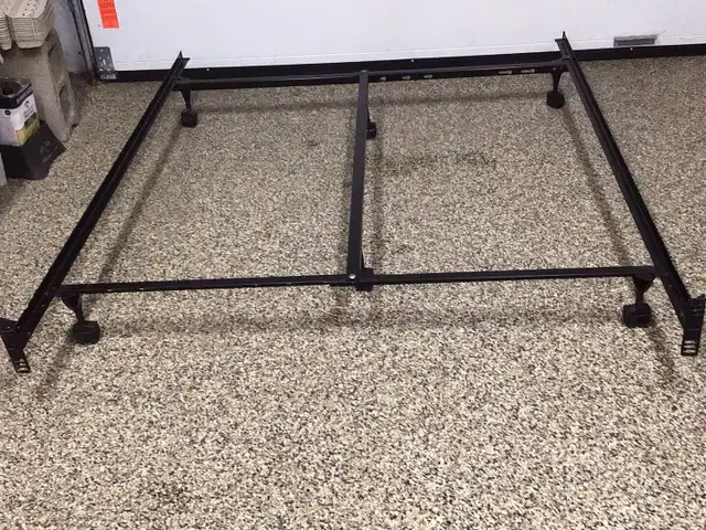 METAL BED FRAME
