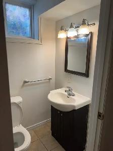 Large carpet-free, furnished Basement Apartment for Rent - Photo 2