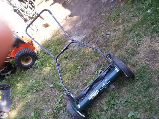 Yard Works  18 inch cut  Reel Lawn Mower