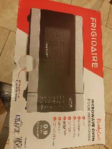 FRIGIDAIRE Microwave for sale - Photo 2