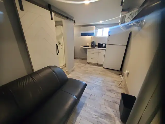 679 Piche lower level of u2 avail Sept 1st