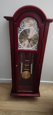 Excellent condition mahogany cherry  wooden wall clock!