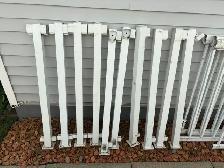 Used White Aluminium Deck Railing With Some Hardware - Photo 2