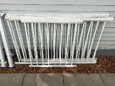 Used White Aluminium Deck Railing With Some Hardware - Photo 3