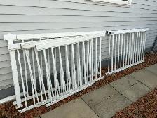 Used White Aluminium Deck Railing With Some Hardware - Photo 4