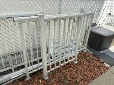 Used White Aluminium Deck Railing With Some Hardware - Photo 6
