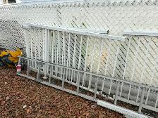 Used White Aluminium Deck Railing With Some Hardware - Photo 7