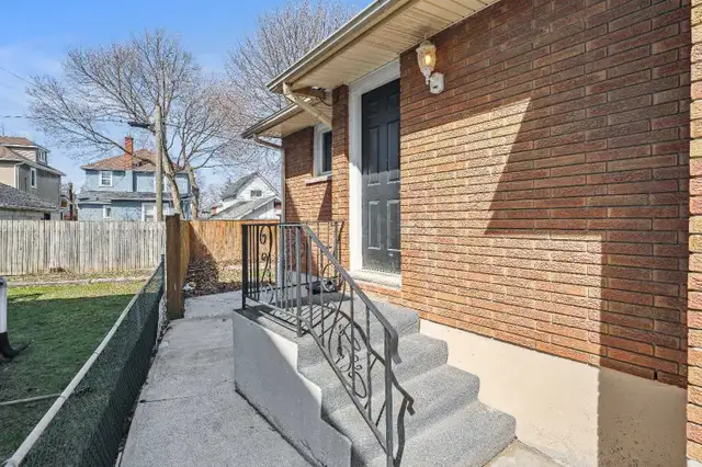 MODERN LEGAL 2-BEDROOM BASEMENT APARTMENT IN HEART OF WELLAND