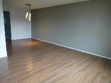 Erinwood main floor 3 bedroom , sep laundry $1420/m  60% UT - Photo 2