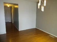 Erinwood main floor 3 bedroom , sep laundry $1420/m  60% UT - Photo 3