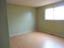 Erinwood main floor 3 bedroom , sep laundry $1420/m  60% UT - Photo 6