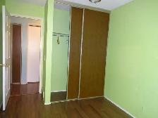 Erinwood main floor 3 bedroom , sep laundry $1420/m  60% UT - Photo 8