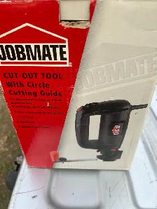 Cut out tool with circle cutting guide