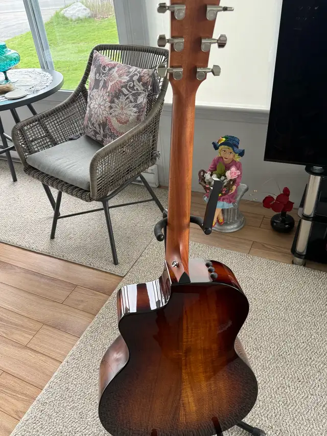 Taylor guitar for sale. good as new condition