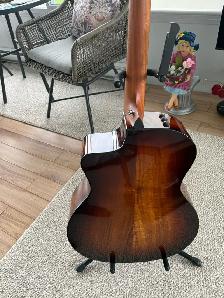 Taylor guitar for sale. good as new condition - Photo 2