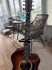 Taylor guitar for sale. good as new condition - Photo 5