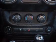 2018 Jeep Wrangler JK Unlimited Sahara - Targa Roof | Leather - Photo 40